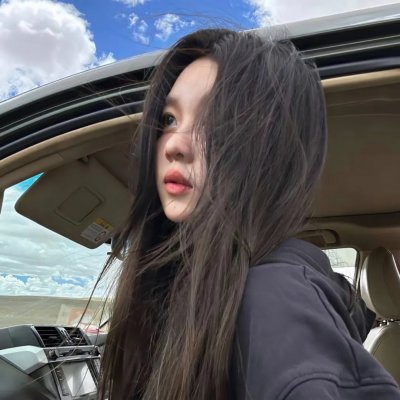 一位站立的人